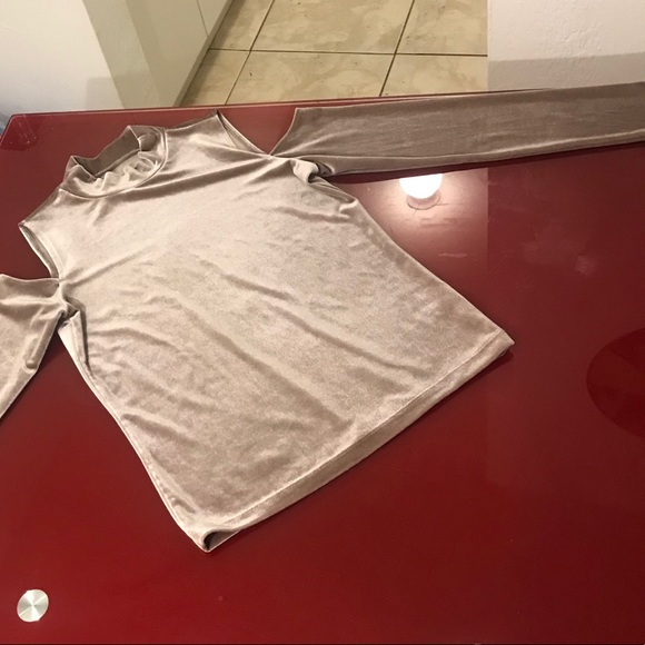 Velvet Rose Long Sleeved - Picture 1 of 3